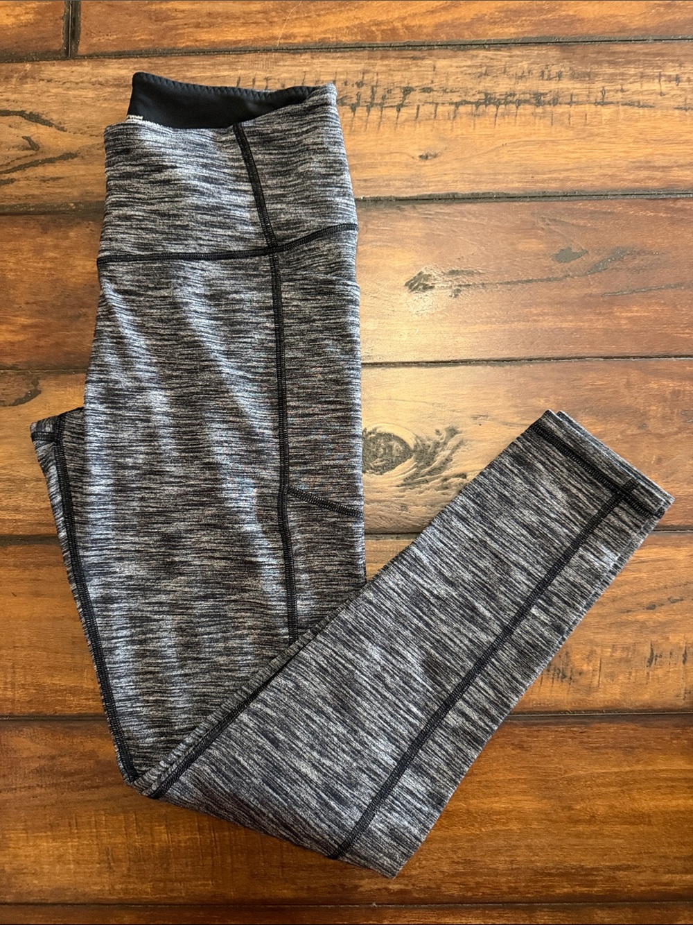Victoria Sport Like New Heather Gray/Black Leggings With Pockets